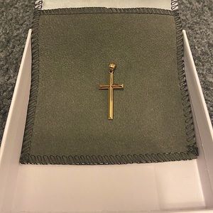 NWOT Small cross 14k GOLD pendant